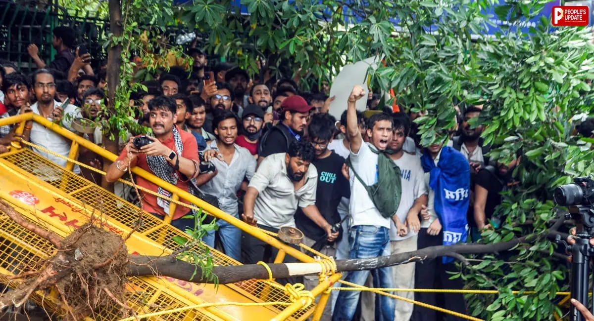 दिल्ली में प्रदर्शन के दौरान हिंसा, पुलिस का बड़ा दावा- 50 से ज्यादा सुरक्षाकर्मी घायल