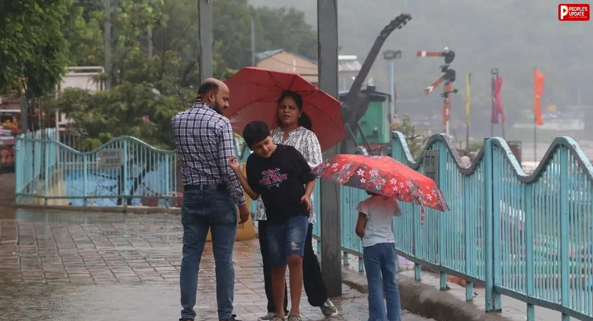 अगले 24 घंटे मूसलाधार बारिश का अलर्ट! 3 मजबूत मौसम सिस्टम एक्टिव, 17 जिलों में भारी से अति भारी बारिश की चेतावनी