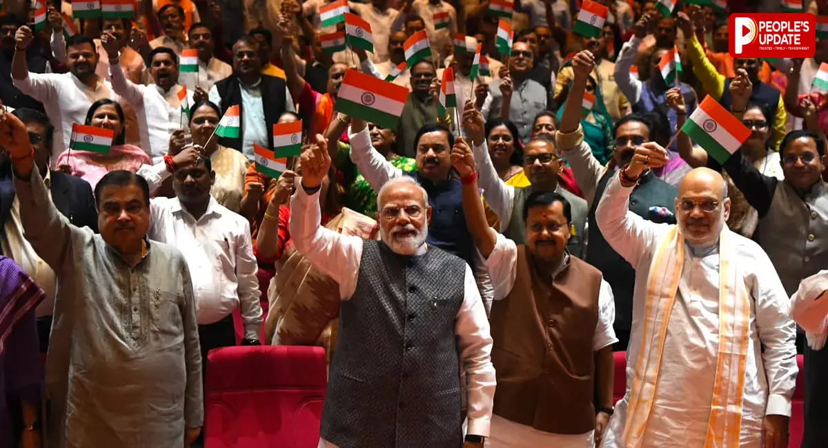 मंगल मिलन बैठक में दिखा देशभक्ति का रंग! PM मोदी के साथ NDA सांसदों ने लहराया तिरंगा,एक सुर में गूंजा ‘वंदे मातरम्’