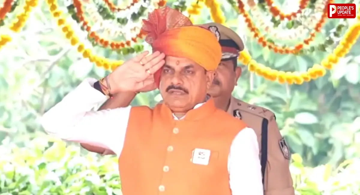 तिरंगे को सलामी के बाद परेड निरीक्षण के लिए आगे बढ़े CM डॉ. मोहन यादव, आदित्य सिंघारिया ने संभाली परेड की कमान