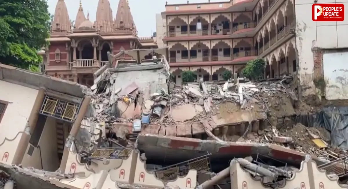 प्रयागराज में बड़ा हादसा! स्वामी नारायण मंदिर का तीन मंजिला हिस्सा गड्ढे में समाया, पानी भरने से कमजोर हुई नींव