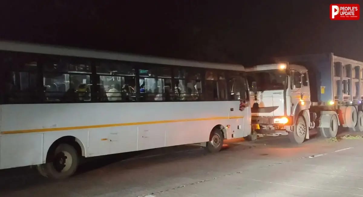 Maihar Road Accident: चलते ट्रक में बिगड़ी चालक की तबीयत, खड़ी यात्री बस से टकराया क्लिंकर लोड ट्रक; ट्रक ड्राइवर की मौत