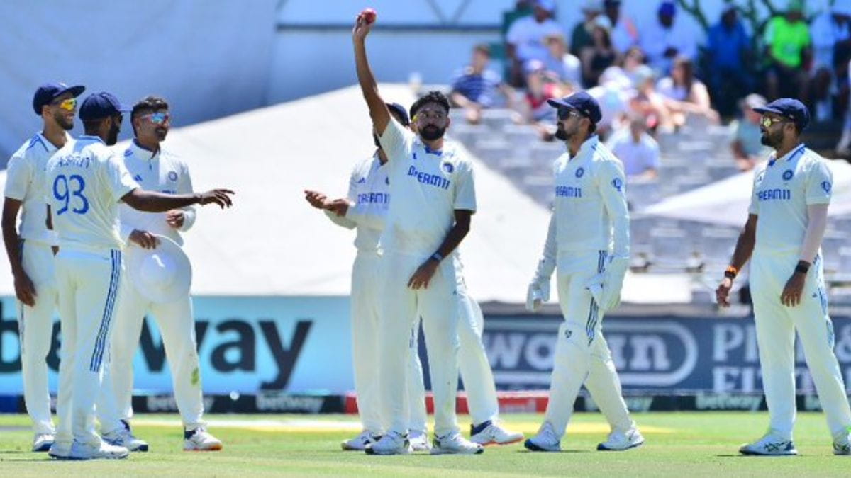 IND VS SA : गेंदबाजों के शानदार प्रदर्शन से दूसरे टेस्ट में भारत ने दक्षिण अफ्रीका को 7 विकेट से हराकर सीरीज 1-1 से बराबर की, दो दिन में ही खत्म हुआ मैच, मोहम्मद सिराज बने प्लेयर ऑफ द मैच