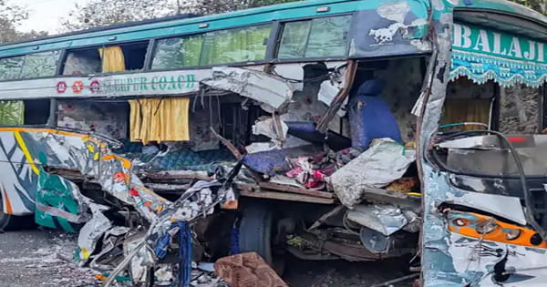 Panna News : NH-39 पर यात्री बस और ट्रक में टक्कर, 10 यात्री घायल; अस्पताल में कराया भर्ती