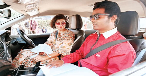 दृष्टिबाधित नेविगेटर्स ने ब्रेल लिपी में लिखे मैप से चालकों को बताया रास्ता