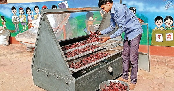 कृषि उत्पाद को प्रिजर्व करने के लिए पीजी स्टूडेंट ने बनाए सोलर ड्रायर