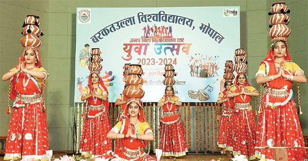 राजस्थान के चिरमी लोक नृत्य की प्रस्तुति और क्ले मॉडलिंग में बनाया शिवलिंग और देवी प्रतिमा