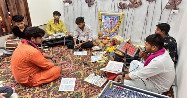 प्राण प्रतिष्ठा समारोह के चलते इंदौर में भजन गायकों व मंडलियों की कमी, वादकों की फीस 500 से 5,000 हुई