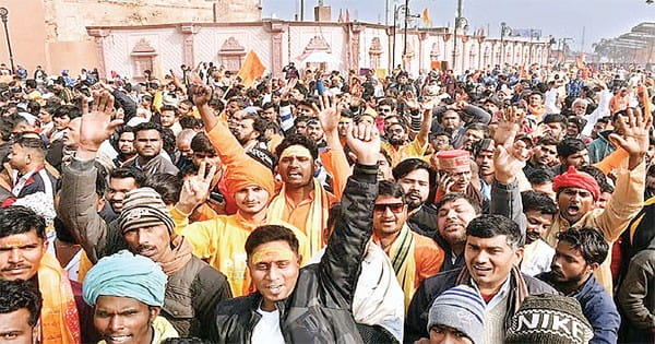 अयोध्या में दूसरे दिन रिकॉर्ड 10 लाख श्रद्धालु पहुंचे, सीमा करनी पड़ी सील