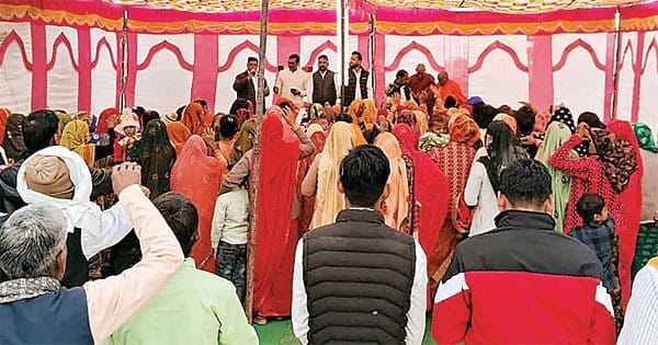 शिवपुरी में जाटव समाज के 40 परिवारों ने अपनाया बौद्ध धर्म