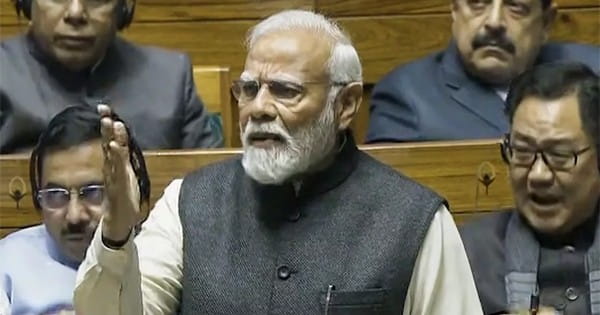 संसद में जमकर बरसे PM मोदी, बोले - एक ही प्रॉडक्ट को बार-बार लॉन्च करने के फेर में कांग्रेस की दुकान पर लग जाएगा ताला