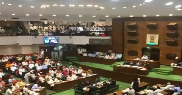 महाराष्ट्र विधानसभा में मराठा आरक्षण बिल पास : मराठों को शिक्षा-सरकारी नौकरियों में मिलेगा 10% रिजर्वेशन, जरांगे बोले- सरकार हमें मूर्ख न बनाए