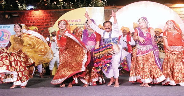95 की उम्र में 30 मिनट अविराम राई नृत्य करते रहे पं.रामसहाय पांडे