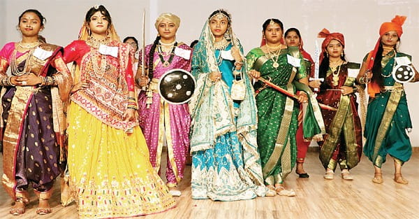 रानी कमलापति, ताराबाई, अहिल्या बाई, नूरजहां जैसी गौरवशाली शासिकाएं बनकर आईं छात्राएं
