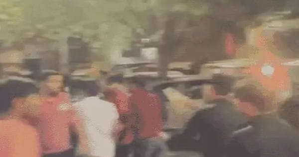 इंदैर के SGSITS कॉलेज में हंगामा : छात्रों के दो गुटों में हुआ विवाद, एक दूसरे पर की पत्थरबाजी; शराब की बॉटल भी मारी, एक छात्र की हालत गंभीर