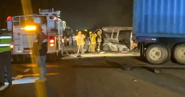 Mexico Accident : मेक्सिको में तेज रफ्तार का कहर... ट्रक से टकराई वैन, तीन नाबालिगों सहित 9 लोगों की मौत
