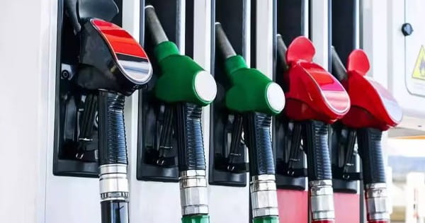 Petrol-Diesel Price : देशभर में 2 रुपए सस्ता हुआ पेट्रोल और डीजल, राजस्थान में VAT भी घटा; नई कीमत आज से लागू, 22 महीने बाद घटे दाम