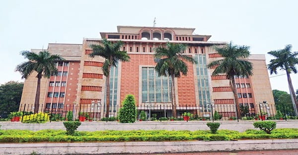 चैंबर में कहासुनी : पीएस रस्तोगी बोले- आपको यहां पर किसने पोस्ट किया, सचिव दाहिमा का जवाब- सरकार ने