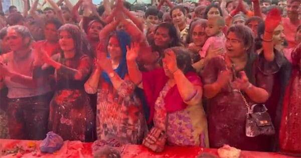 PEOPLES SPECIAL : होली के रंग में रंगा दुबई, अरब में दिखी ब्रज की छटा