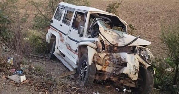 दमोह में दर्दनाक हादसा, तेज रफ्तार बोलेरो पेड़ से टकराने से 3 की मौत; 2 लोग गंभीर घायल