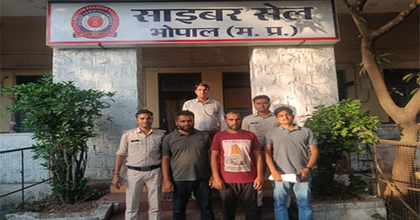 ड्रग पार्सल भेजने और मनी लॉन्ड्रिंग में फंसाने की धमकी देकर 68 लाख 49 हजार ठगने वाले 4 आरोपी गिरफ्तार, 2 को राजस्थान 2 को केरल से पकड़ा, गिरोह में एक बैंक कर्मचारी भी शामिल