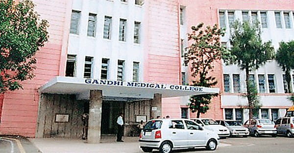 14 मेडिकल कॉलेजों में शिक्षकों के 30% पद खाली, इधर 16 नए कॉलेज खोलने की तैयारी