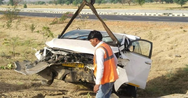 दिल्ली-मुंबई एक्सप्रेस-वे पर हादसा, बेकाबू होकर कार पलटी, दो की मौत