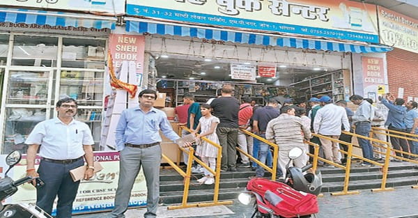 किसी भी दुकान से बुक्स, ड्रेस खरीद सकेंगे पैरेंटस