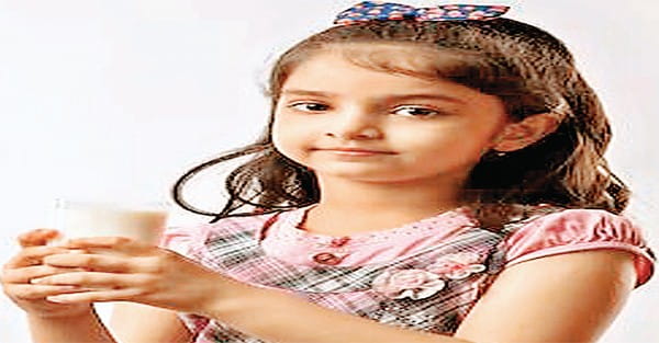 दूध में चॉकलेट पाउडर नहीं, ड्राई फ्रूट मिक्स से बढ़ाएं उसका स्वाद और शक्ति