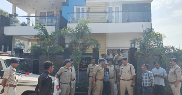 नगर निगम ड्रेनेज घोटाला : आरोपी ठेकेदारों के घर पुलिस की छापेमारी, कई दस्तावेज बरामद; पांचों आरोपियों की तलाश जारी