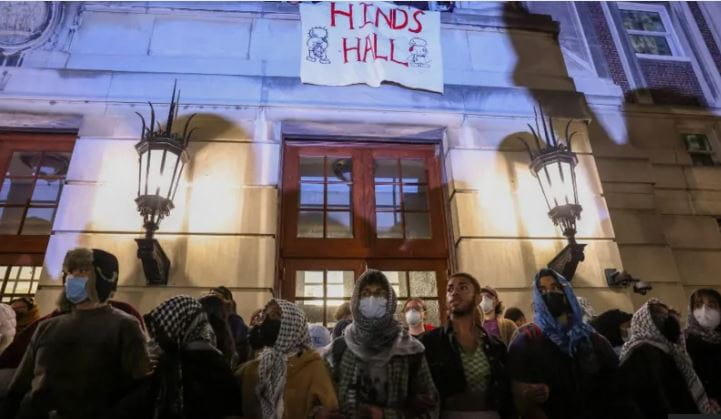 USA NEWS : प्रदर्शनकारियों ने कोलंबिया यूनिवर्सिटी की एक इमारत पर कब्जा किया, इजरायल-हमास युद्ध का जता रहे विरोध