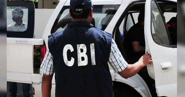 10 राज्यों में 30 जगहों पर CBI का एक्शन : दिल्ली से लेकर मध्य प्रदेश तक छापेमारी, कई साक्ष्य बरामद; ऐप आधारित निवेश योजना से जुड़ा है मामला