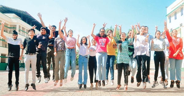 12वीं में टॉप-10 में 9 छात्र ह्यूमेनिटीज से, 10वीं में 15 स्टूडेंट्स के मार्क्स 98 प्रतिशत से ज्यादा