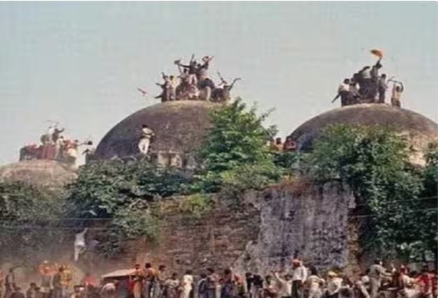 NCERT की किताब से हटा बाबरी विध्वंस का चैप्टर, निदेशक बोले - हिंसा और घृणा शिक्षा का विषय नहीं, विवाद शुरू