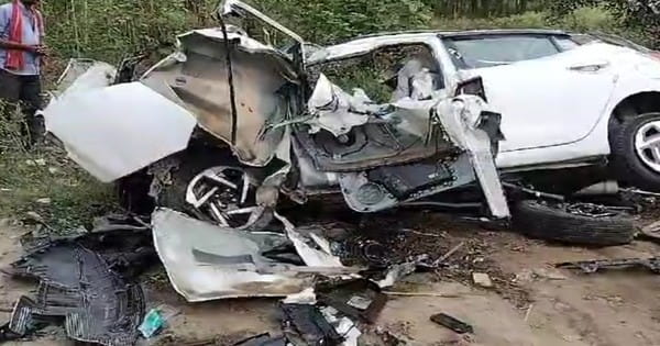 UP News : बहराइच में ट्रक और कार की टक्कर, पिता-पुत्र समेत 3 की मौत, 4 घायल