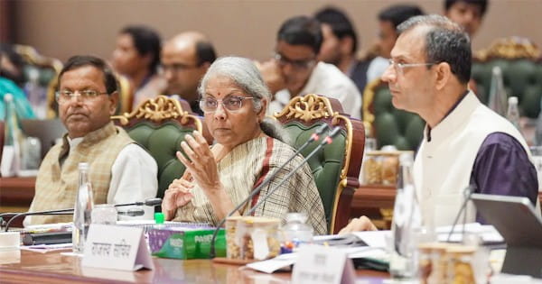प्लेटफॉर्म टिकट Tax फ्री, दूध के डिब्बों पर 12% टैक्स..... GST काउंसिल की मीटिंग में लिए ये बड़े फैसले