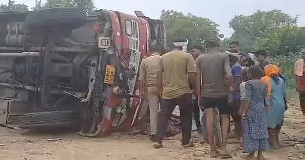 UP News : बागपत में रोडवेज बस अनियंत्रित होकर पलटी, 20 यात्री घायल