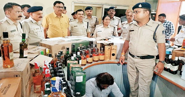 जिम संचालक के घर छापा, 11 लाख रुपए की शराब जब्त