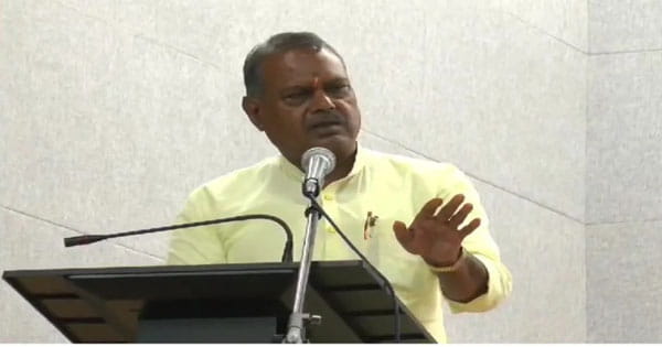 महिलाएं अपने पतियों को बोलें कि बाजार की बजाए घर में शराब पिओ
