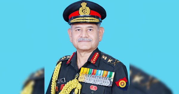 New Army Chief : जनरल उपेंद्र द्विवेदी ने नए सेना प्रमुख का पदभार संभाला; रिटायरमेंट से पहले जनरल मनोज पांडे को गार्ड ऑफ ऑनर