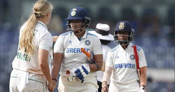 IND vs SA : पुरुषों के बाद महिला टीम ने भी क्रिकेट में दक्षिण अफ्रीका को दी पटखनी, 10 विकेट से हराया टेस्ट मैच