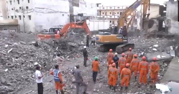 Surat Building Collapse : सूरत में बहुमंजिला इमारत ढहने की घटना में 7 लोगों की मौत, रातभर चला रेस्क्यू ऑपरेशन, मलबे से निकाले गए शव