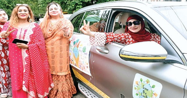 कुर्ता-शरारा पहनकर महिलाओं ने ड्राइव की कार, दिया सेफ एनवॉयरनमेंट, सेफ टूरिज्म का संदेश