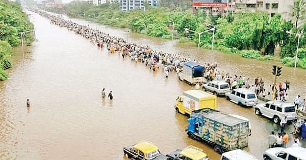 मुंबई पानी-पानी, छह घंटे में 12 इंच बारिश