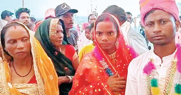 एक बेटी के पिता ने पहली पत्नी के रहते दूसरी लड़की के साथ लिए सात फेरे