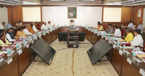 मोहन कैबिनेट के फैसले : कैश व्हीकल को लेकर नए नियम तय, बैकलॉग के पद सालभर में भरे जाएंगे; कई प्रस्तावों पर भी लगी मुहर