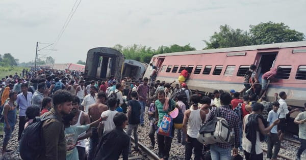 UP के गोंडा में रेल हादसा : चंडीगढ़-डिब्रूगढ़ एक्सप्रेस पटरी से उतरी, 2 यात्रियों की मौत, 20 से ज्यादा घायल