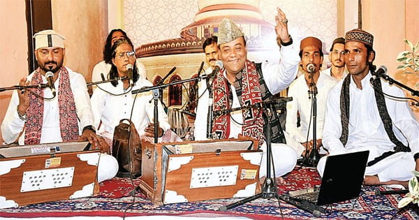 ‘छाप तिलक सब छीनी’ के साथ सूफियाना हुई गोलघर की शाम
