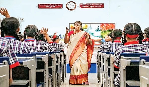 शिक्षक बनीं राष्ट्रपति मुर्मु, सिखाया पर्यावरण संरक्षण का पाठ