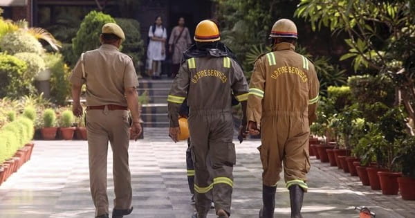 Delhi School Bomb Threat : ग्रेटर कैलाश में स्कूल को बम से उड़ाने की धमकी, ईमेल में लिखा- स्कूल में बम रखा गया; जांच शुरू